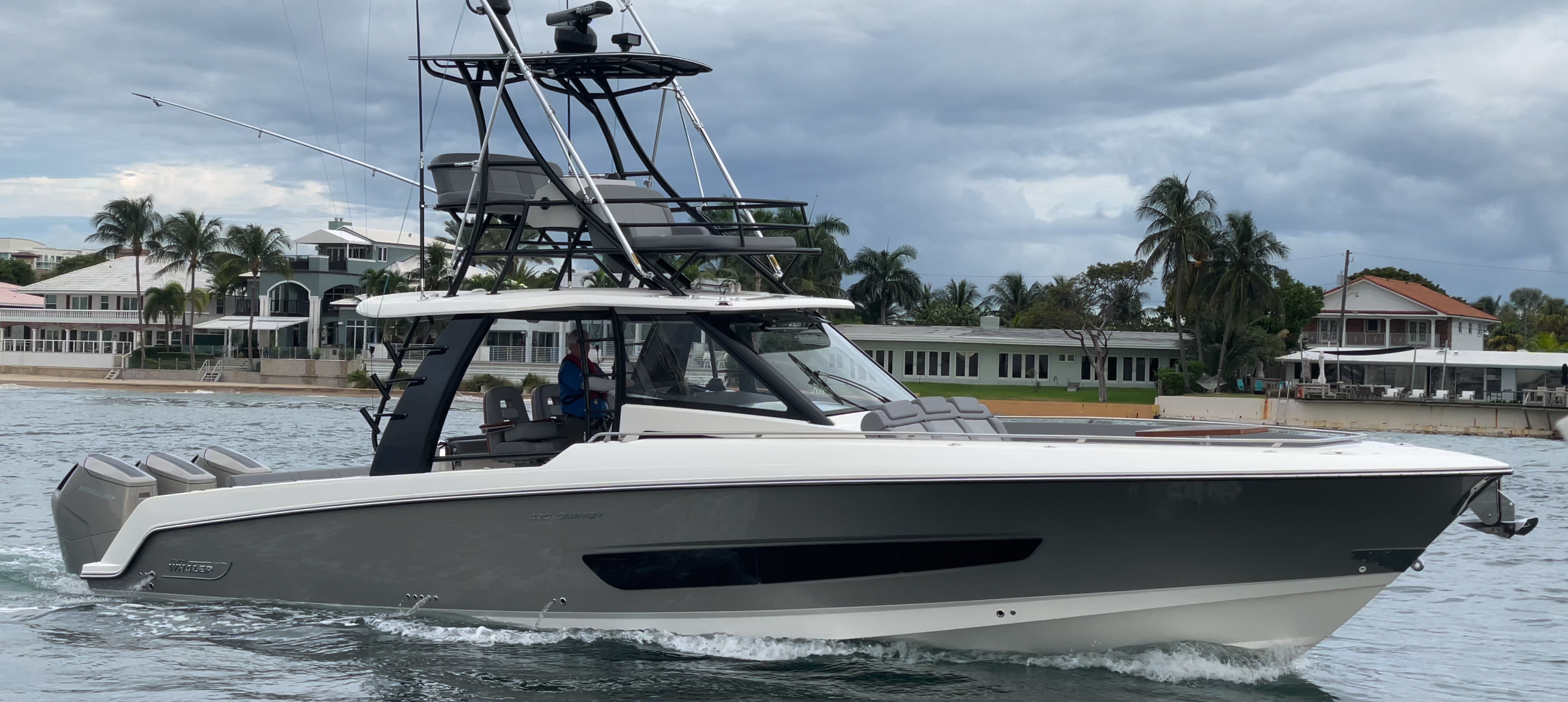Boston Whaler 420 Outrage, 50th Anniversary Edition