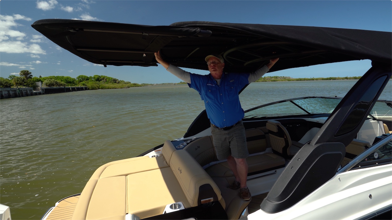 The extendable sunshade on the Sea Ray SLX 260 Outboard