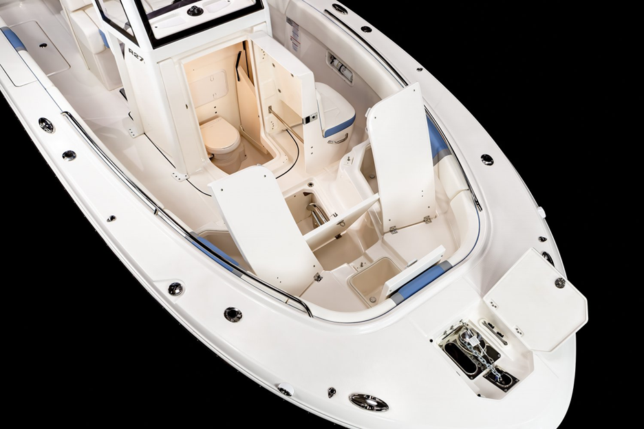 With all compartments open, the R270 offers lots of storage space up front.