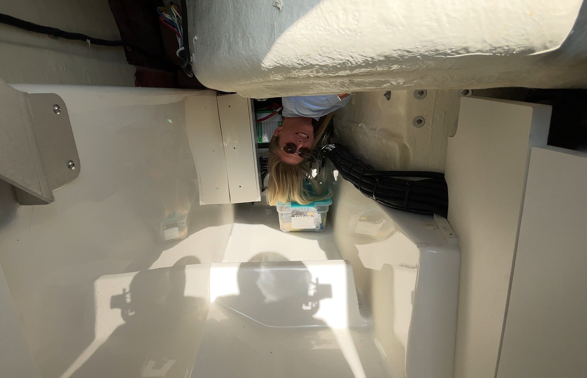 SeaRay SLX 280 sterndrive port storage