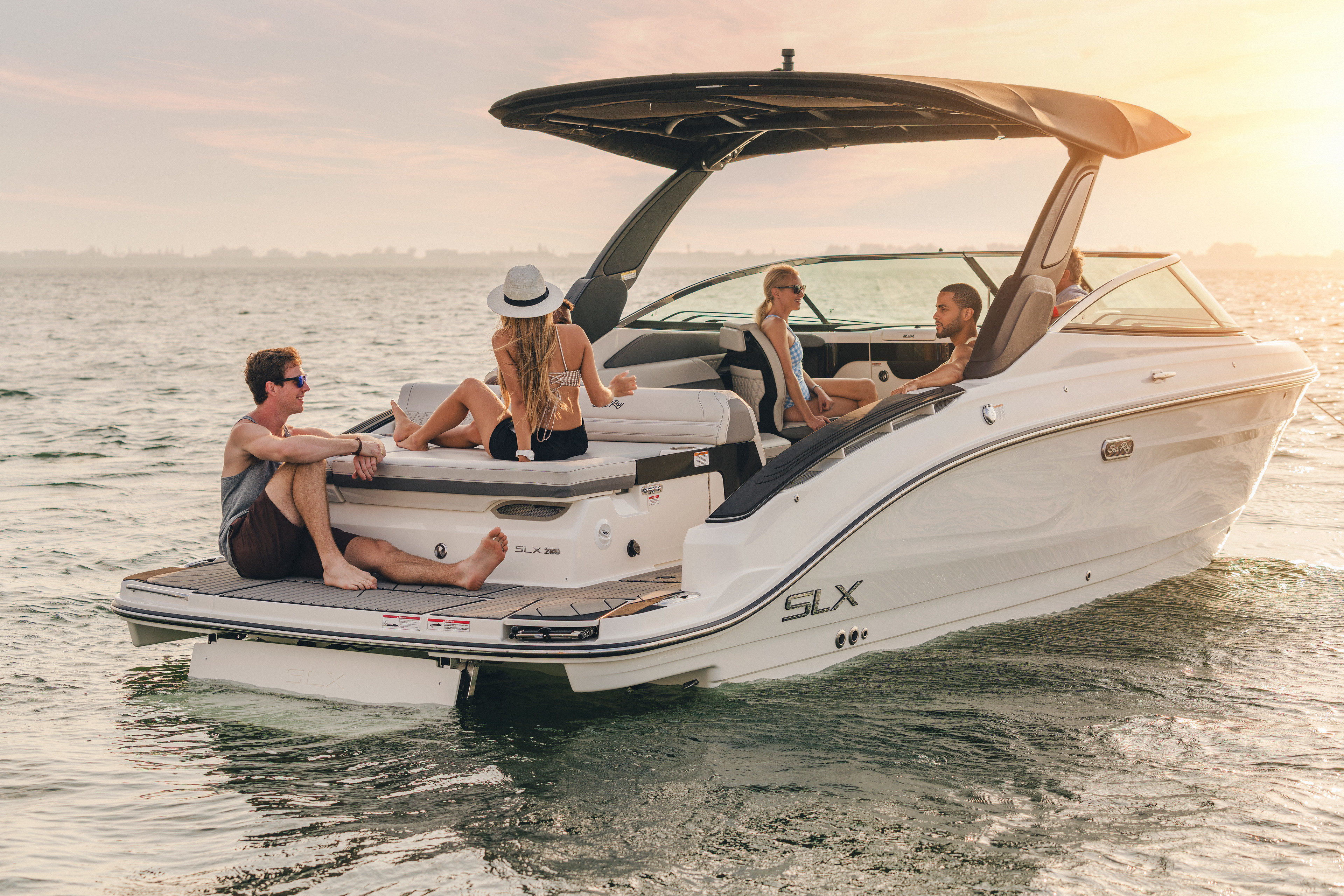 sea ray slx 260 docked