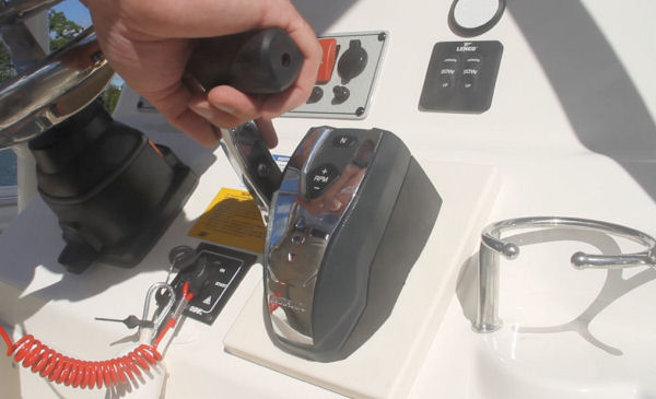 evinrude_etecg2250_throttleandshiftcontrols_2015.jpg