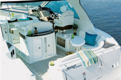 Cruisers Yachts 390 Sports Coupe Cockpit