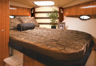 Cruisers Yachts 390 Sports Coupe Queen Size