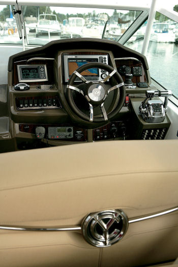 Cruisers Yachts 350 Express