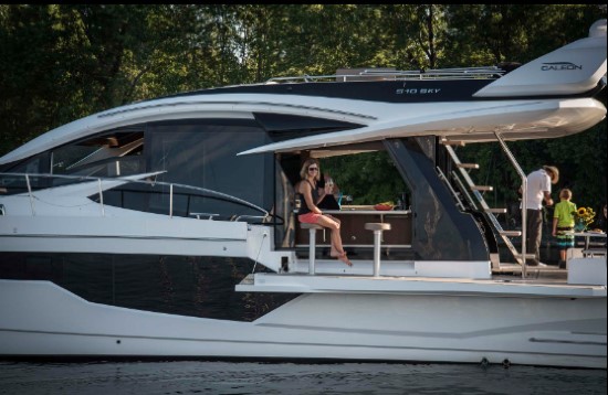 Galeon 510 Skydeck beach mode