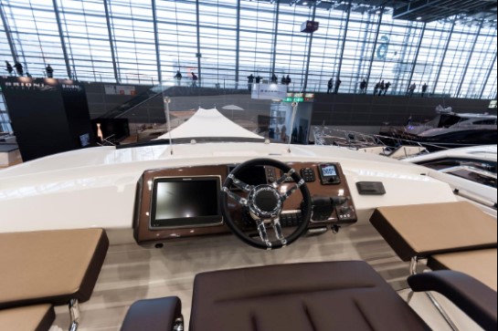 Galeon 510 Skydeck fly helm