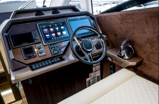 Galeon 510 Skydeck helm