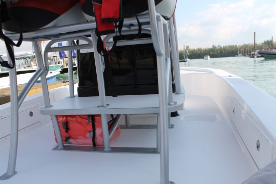 Tiburon ZX-25 riser stern