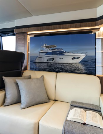 Absolute 58 Fly starboard sofa tv