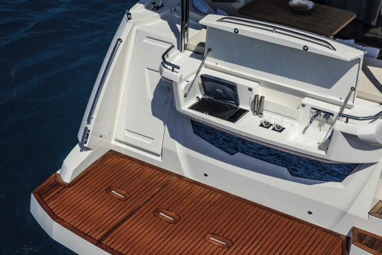 Absolute 58 Fly optional transom grill