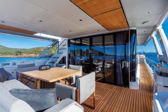 Absolute Navetta 73 gathering area