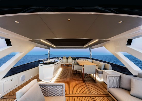 Absolute Navetta 73 flying bridge