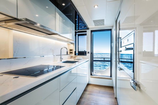 Absolute Navetta 73 narrow galley
