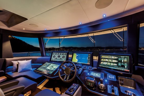 Absolute Navetta 73 helm station