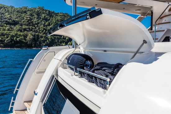 Absolute Navetta 73 swim platform