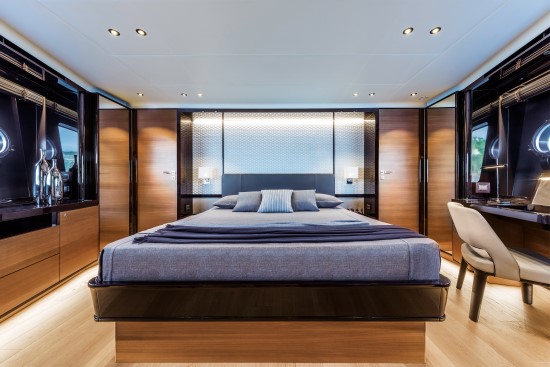 Absolute Navetta 73 full beam stateroom