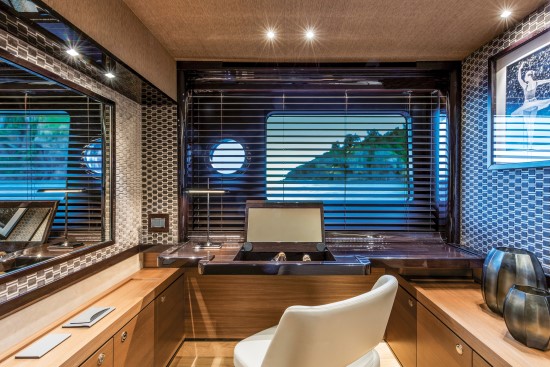 Absolute Navetta 73 vanity area