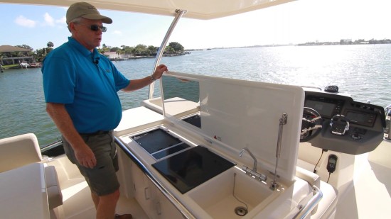 Aquila 44 cooking area