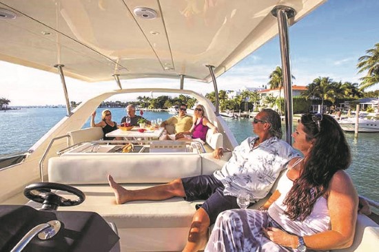 Aquila 44 optional hardtop