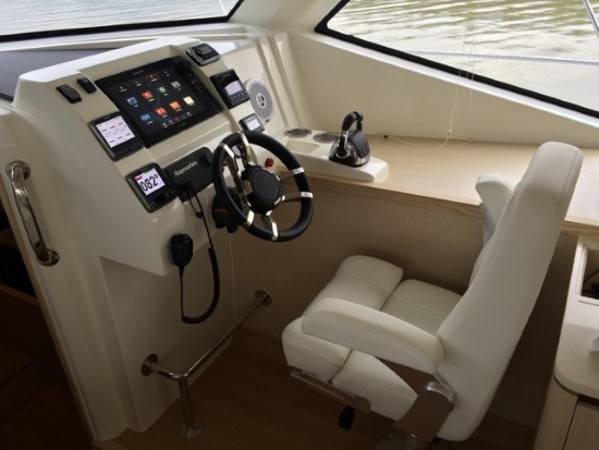 Aquila 44 lower helm