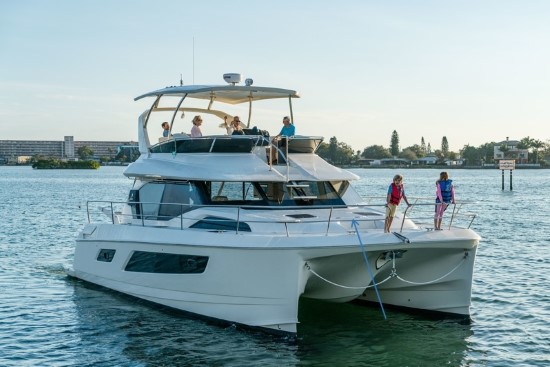 Aquila 44 pedestal seats