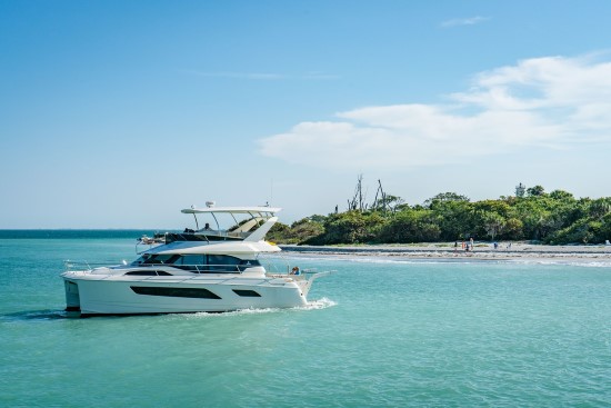 Aquila 44 Running Shot