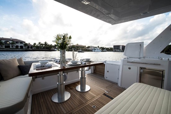 Azimut Verve 40 cockpit aft