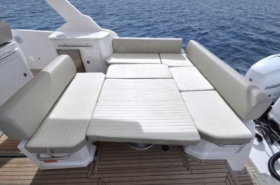 Azimut Verve 40 cockpit seating