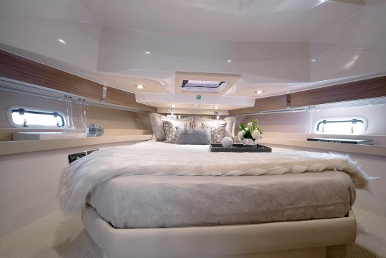 Azimut Verve 40 master cabin