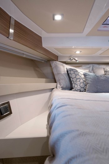 Azimut Verve 40 reading lights