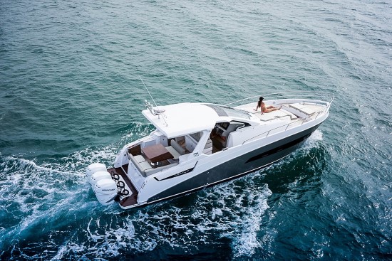 Azimut Verve 40 running