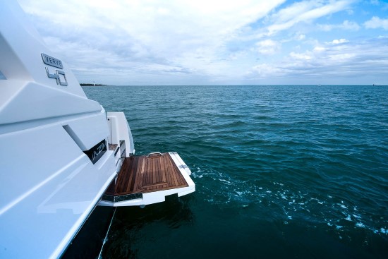 Azimut Verve 40 swim platform