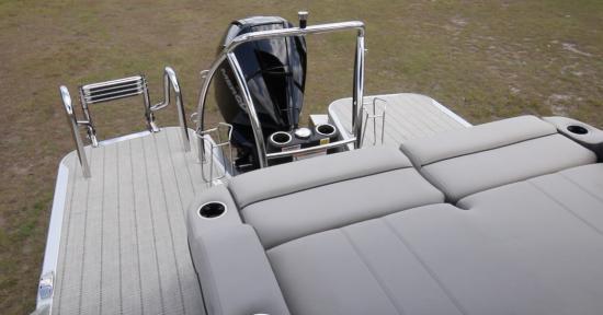 Barletta L25U aft swim steps