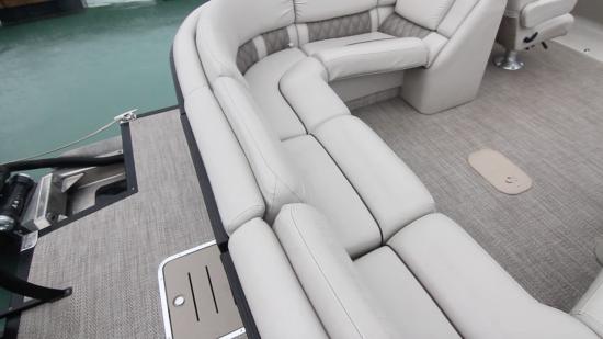 Bennington Q27 bow seat