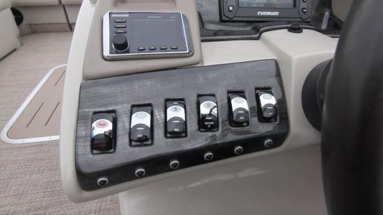 Bennington Q27 controls