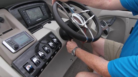 Bennington Q27 steering wheel