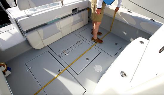 Bluewater 2850 aft deck