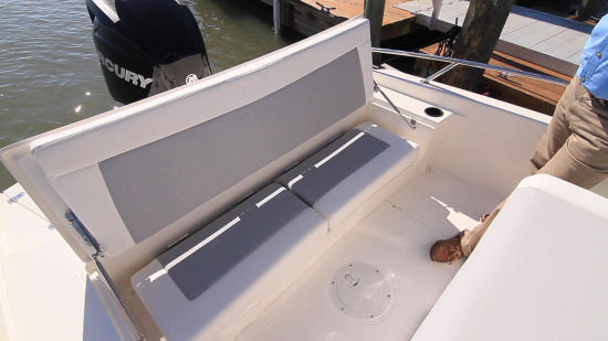 Boston Whaler 210 Dauntless aft bench seat