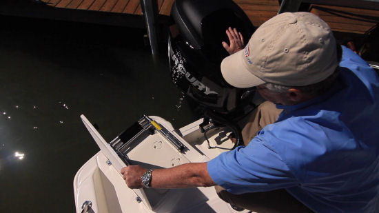 Boston Whaler 210 Dauntless reboarding ladder