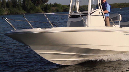 Boston Whaler 210 Dauntless split bow rail