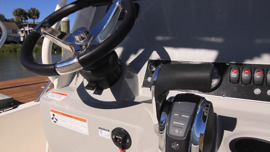 Boston Whaler 210 Dauntless steering wheel