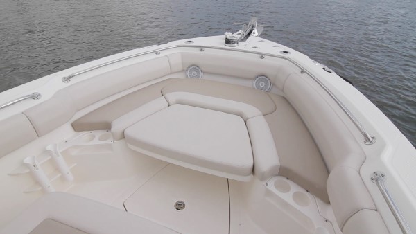 Boston Whaler 230 Outrage bow lounge