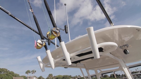 Boston Whaler 230 Outrage hardtop
