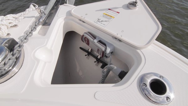 Boston Whaler 230 Outrage windlass control