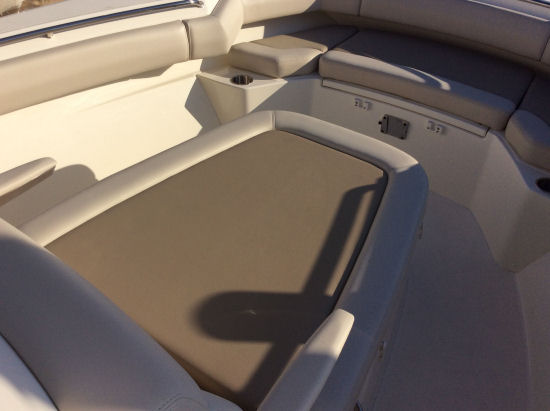 Boston Whaler 280 Outrage bench seat