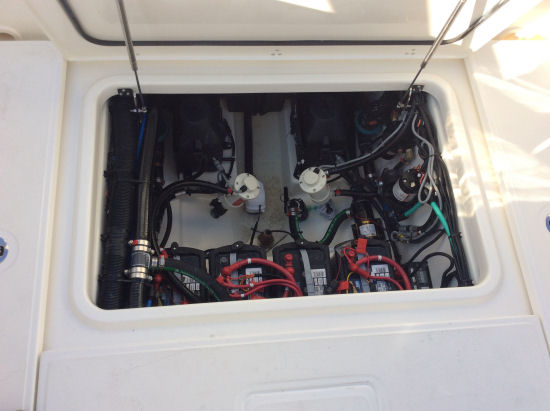 Boston Whaler 280 Outrage engines