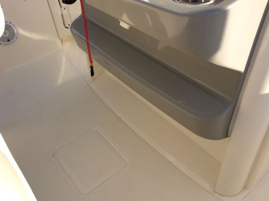 Boston Whaler 280 Outrage helm console