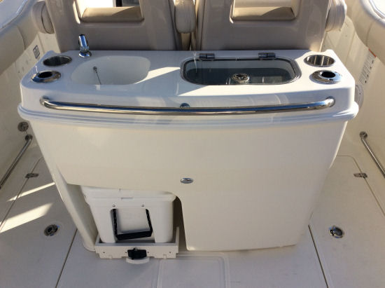 Boston Whaler 280 Outrage leaning post