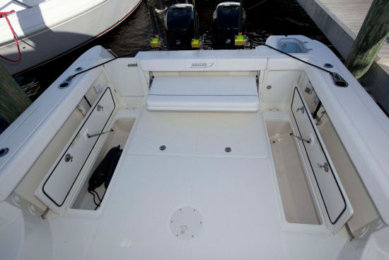 Boston Whaler 315 Conquest Pilothouse cockpit
